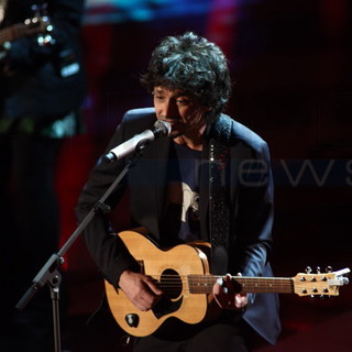 Festival #sanremo2014: brano non inedito, la Rai conferma esclusione di Riccardo Sinigallia dalla gara