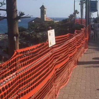 Bordighera: ringhiera fatiscente di S. Ampelio, la sostituzione non prima di settembre, Amministrazione: “Ci scusiamo per il disagio” Bordighera: ringhiera fatiscente di S. Ampelio, la sostituzione non prima di settembre, Amministrazione: “Ci scusiamo per il disagio”