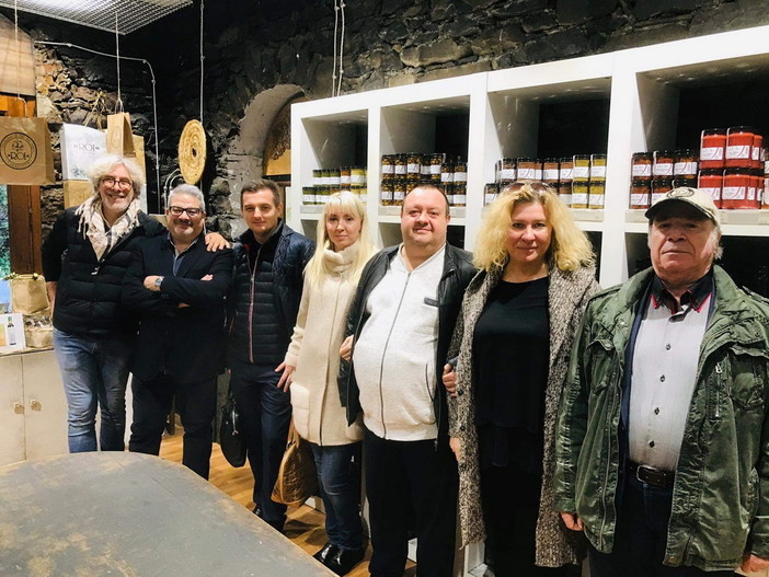 Imprenditori russi in visita a Badalucco alla scoperta della tradizione culturale millenaria dell'entroterra ligure Imprenditori russi in visita a Badalucco alla scoperta della tradizione culturale millenaria dell'entroterra ligure