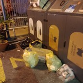 Sanremo, "spazzatura abbandonata a terra dall'ecoisola al Polo Nord": la segnalazione (Foto)