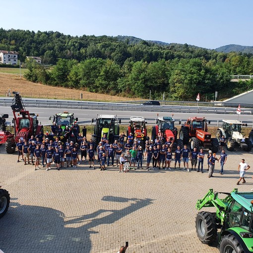 Anche dall'imperiese hanno partecipato al primo raduno di trattori Piemonte - Liguria con partenza dalla Merlino Pubblicità (foto &amp; video)
