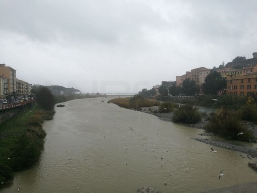 Ventimiglia: allerta meteo, la Polizia Locale chiede l’aiuto di un mediatore culturale per avvisare i migranti accampati lungo il Roya