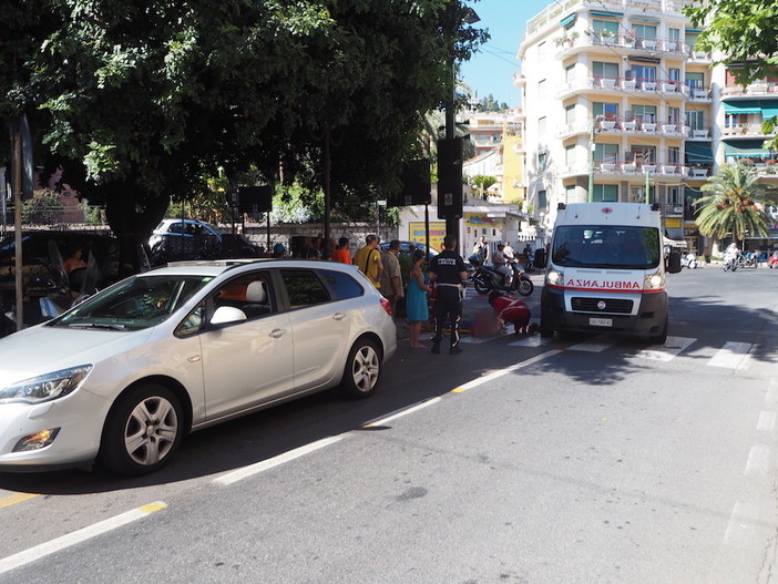Sanremo: auto investe ragazzo che stava attraversando sulle strisce pedonali in corso Garibaldi