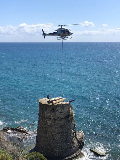 Imperia: partito lo spettacolare restauro in quota della torre di Prarola, Scajola: "Una storia a lieto fine" (foto e video) Imperia: partito lo spettacolare restauro in quota della torre di Prarola, Scajola: "Una storia a lieto fine" (foto e video)