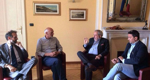 Il senatore Enrico Buemi (PSI) a Ventimiglia all'incontro con i Sindaci del territorio Il senatore Enrico Buemi (PSI) a Ventimiglia all'incontro con i Sindaci del territorio