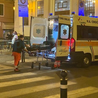 Imperia: rissa in pieno centro a Oneglia, uomo a terra privo di sensi (foto)