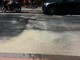 Ventimiglia: si rompe tubo dell'acqua in via Cavour, mattina di passione per i mezzi in transito in centro
