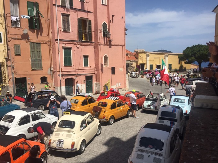 Imperia: grande partecipazione al raduno delle Fiat 500 al Parasio, le foto Imperia: grande partecipazione al raduno delle Fiat 500 al Parasio, le foto