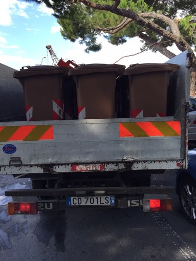 Ventimiglia: ultimate oggi le consegne dei contenitori per umido e vetro ai locali del litorale per il progetto sperimentale di raccolta differenziata