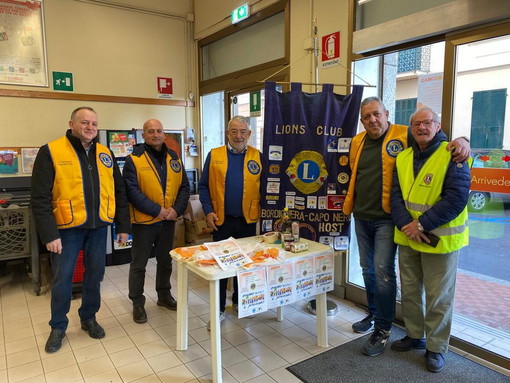 Successo per la raccolta alimentare dei Lions della zona 4 b, Sanremo, Bordighera e Ventimiglia (foto) Successo per la raccolta alimentare dei Lions della zona 4 b, Sanremo, Bordighera e Ventimiglia (foto)