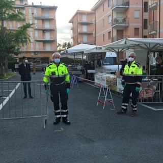 San Bartolomeo al Mare: con una buona la affluenza, riaperto questa mattina in Piazza Andrea Doria il Mercato alimentare settimanale