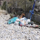 “Rifiuti accumulati da mesi alla spiaggia di Termini”: la segnalazione di un residente tra Ospedaletti e Bordighera “Rifiuti accumulati da mesi alla spiaggia di Termini”: la segnalazione di un residente tra Ospedaletti e Bordighera