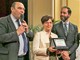 Cinzia Chiappori mentre riceve la targa Custodi del Territorio al Casinò di Sanremo
