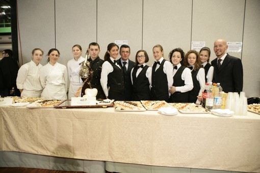 Festival Sanremo 2013: gli studenti dell'Istituto Ruffini - Aicardi 'addolciscono' la Sala Stampa