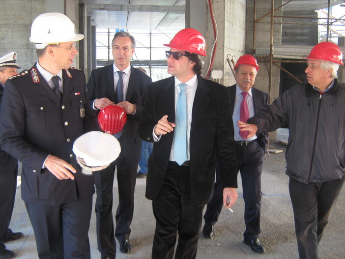 Imperia: sopralluogo alla nuova caserma dei vigili urbani. Novità anche per l'ex Consorzio e l'ex Italcementi Imperia: sopralluogo alla nuova caserma dei vigili urbani. Novità anche per l'ex Consorzio e l'ex Italcementi