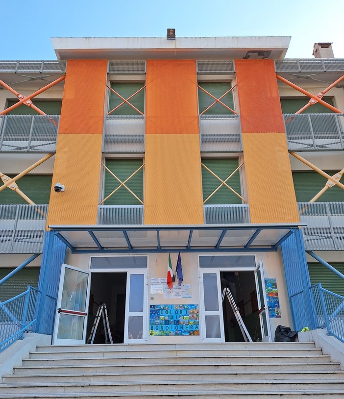 Bordighera, proseguono i lavori di sicurezza ed efficientamento della scuola di via Pelloux (foto) Bordighera, proseguono i lavori di sicurezza ed efficientamento della scuola di via Pelloux (foto)