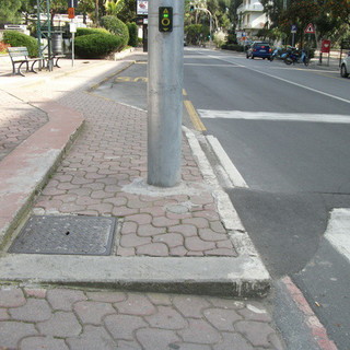 Ospedaletti: semaforo troppo rapido per i diversamente abili, i grillini ringraziano il sindaco Crespi