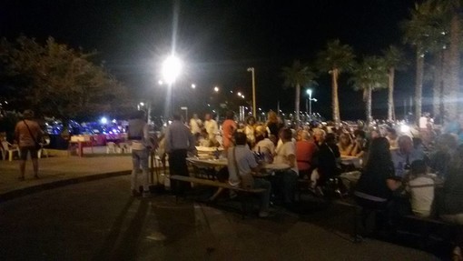 Santo Stefano al Mare: una enorme partecipazione per la cena benefica pro Amatrice, che ha coinvolto tutte le associazioni del paese Santo Stefano al Mare: una enorme partecipazione per la cena benefica pro Amatrice, che ha coinvolto tutte le associazioni del paese