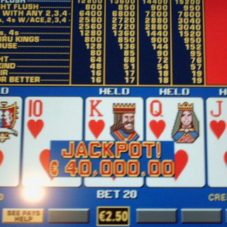 Sanremo: francese baciata dalla Dea Bendata al Casinò, vinti 40mila euro