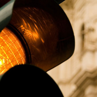 Sanremo: lettore chiede una migliore segnalazione che preannunci la presenza del semaforo di corso Inglesi - via Carducci,