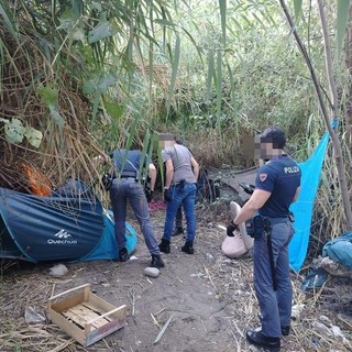 Migranti, accampamenti abusivi a Ventimiglia: continuano gli sgomberi (Foto)