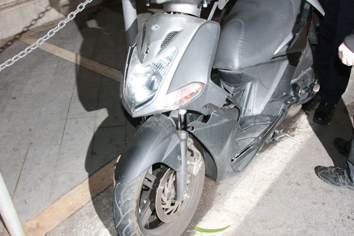 Sanremo: lieve incidente di fronte al Commissariato, ferita una donna di 31 anni