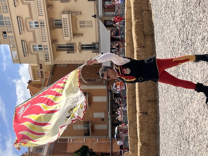 Monaco, gli Sbandieranti dei Sestieri hanno dato il via all'evento medievale (foto) Monaco, gli Sbandieranti dei Sestieri hanno dato il via all'evento medievale (foto)