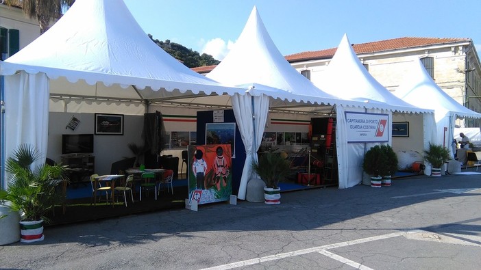 Vele d'Epoca di Imperia: la Capitaneria di Porto presente con uno stand rivolto ai bambini Vele d'Epoca di Imperia: la Capitaneria di Porto presente con uno stand rivolto ai bambini