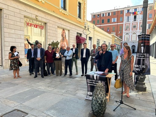 Sanremo, una maratona oratoria per dire stop ai suicidi nelle carceri: "Non c'è più tempo" (Foto e video) Sanremo, una maratona oratoria per dire stop ai suicidi nelle carceri: "Non c'è più tempo" (Foto e video)