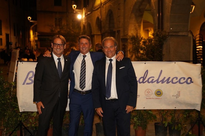 Lombardi e Scajola alla 54ª edizione del Festival dello Stoccafisso: "Badalucco simbolo di tradizione, identità e valorizzazione dell’entroterra" Lombardi e Scajola alla 54ª edizione del Festival dello Stoccafisso: "Badalucco simbolo di tradizione, identità e valorizzazione dell’entroterra"