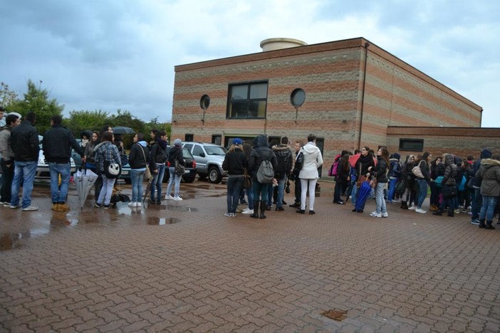Bordighera: sono iniziate all'Istituto Eugenio Montale le attività di “Orientamento in entrata” Bordighera: sono iniziate all'Istituto Eugenio Montale le attività di “Orientamento in entrata”