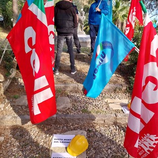 Imperia, presidio di ieri davanti alla Prefettura, Cgil e Uil: "Basta morti sul lavoro!"