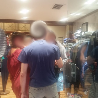 Ventimiglia: furto in un negozio di abbigliamento di via Cavour sventato dalla polizia. Un quarantenne francese è indagato in stato di libertà