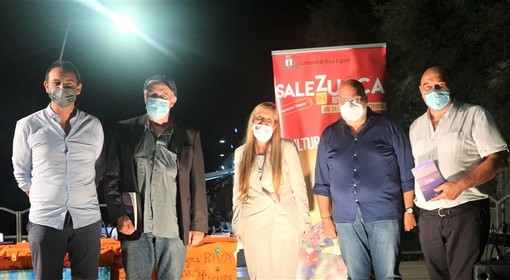 Riva Ligure (IM): grandi applausi per Marzia Taruffi ospite di “Sale in Zucca”. Riva Ligure (IM): grandi applausi per Marzia Taruffi ospite di “Sale in Zucca”.