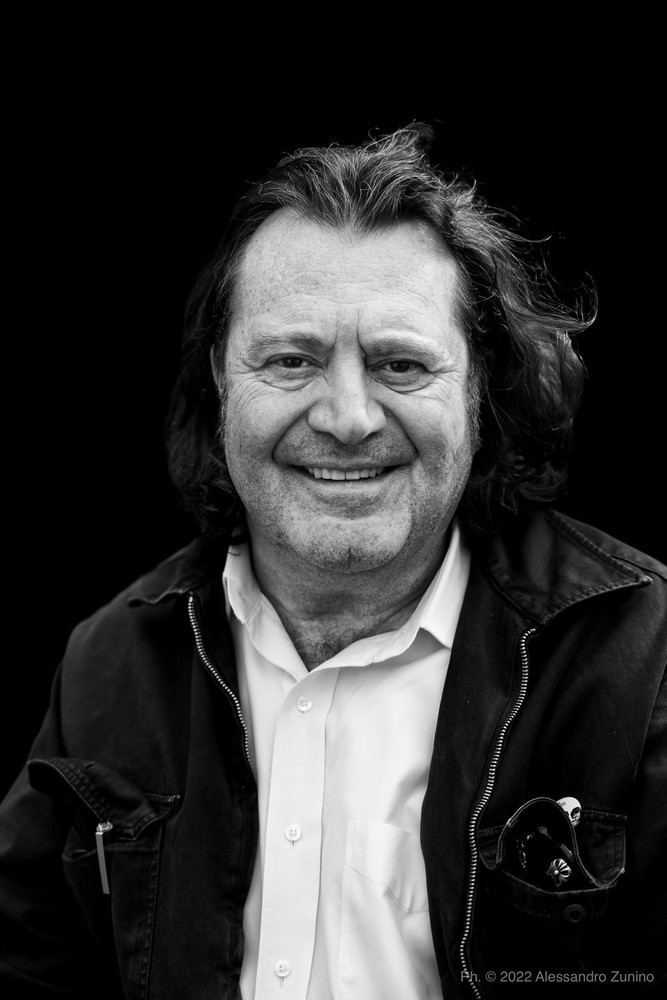 Il discografico Stefano Senardi ospite alla rassegna ‘Tea con l’autore di San Bartolomeo al Mare Il discografico Stefano Senardi ospite alla rassegna ‘Tea con l’autore di San Bartolomeo al Mare