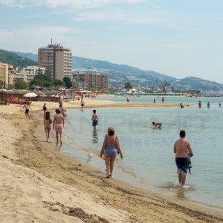 Concessioni balneari: il TAR Liguria boccia le proroghe del Comune di Taggia, accolto il ricorso dell’Antitrust