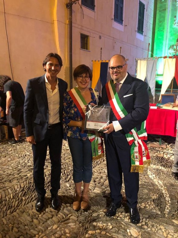 Ventimiglia: il Vice Sindaco Silvia Sciandra ritira il premio ‘Il Rivasco’ per la riapertura del Teatro Romano