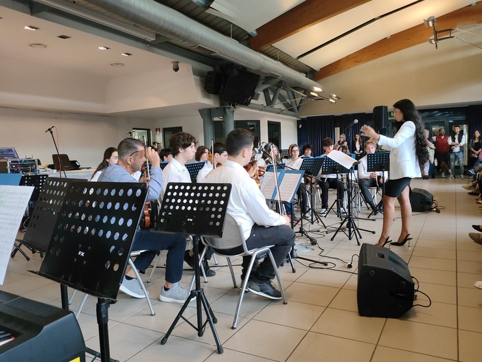 Sanremo: Palafiori gremito per il concerto di fine anno del liceo Cassini (Foto) Sanremo: Palafiori gremito per il concerto di fine anno del liceo Cassini (Foto)