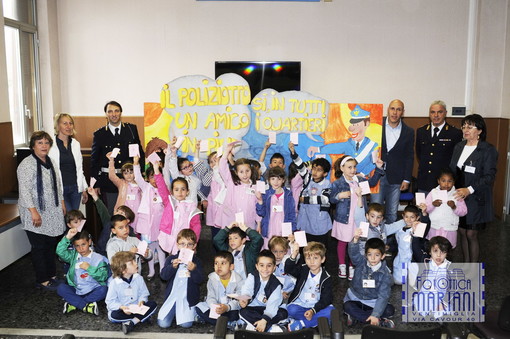Ventimiglia: 60 bimbi delle scuole dell’Infanzia in visita agli uffici del Commissariato P.S. e della Polizia Stradale