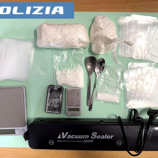 Ventimiglia, nasconde la cocaina negli slip e sotto il letto: giovane sudamericano arrestato dalla Polizia Ventimiglia, nasconde la cocaina negli slip e sotto il letto: giovane sudamericano arrestato dalla Polizia