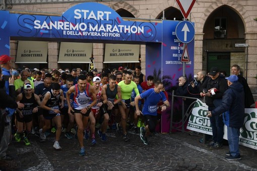 Partiti gli oltre 900 atleti che partecipano alla Sanremo Marathon (foto)