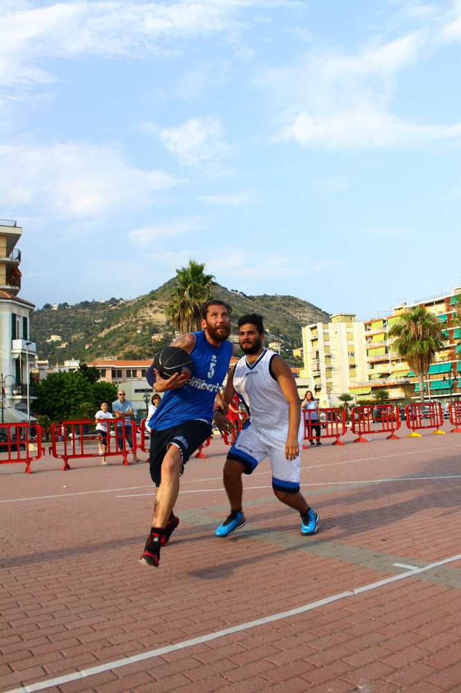 Pallacanestro: nel prossimo weekend al Resentello di Ventimiglia la due giorni di 'Street Basket' Pallacanestro: nel prossimo weekend al Resentello di Ventimiglia la due giorni di 'Street Basket'