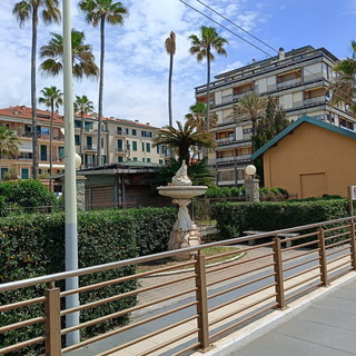 Bordighera: ripulito il giardino lato est della stazione, i ringraziamenti di un pendolare