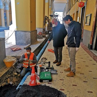 Imperia, sopralluogo del sindaco Scajola al cantiere dove sono in corso i lavori di restyling dei portici di Oneglia (Foto)