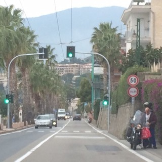 Sanremo: alta velocità, posto di controllo della Polizia Municipale in corso Mazzini Sanremo: alta velocità, posto di controllo della Polizia Municipale in corso Mazzini