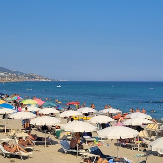 Estate 2025 nella Riviera dei Fiori: tra mare tropicale, notti bollenti e temporali rigeneranti Estate 2025 nella Riviera dei Fiori: tra mare tropicale, notti bollenti e temporali rigeneranti