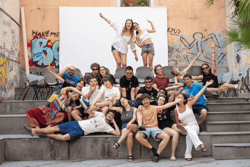 Sanremo: scambi Festival 2025 chiude con il tema del “Ricalcolo”, una settimana di riflessioni, musica e comunità alla Pigna