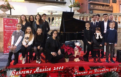 Allo studio 'Sanremo Musica 2000' oggi il quarto concerto del Season’s Greetings Allo studio 'Sanremo Musica 2000' oggi il quarto concerto del Season’s Greetings