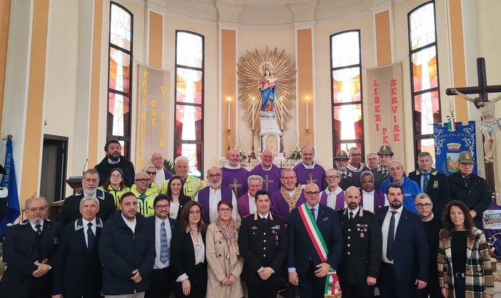 Vallecrosia, comunità riunita per la santa messa solenne con don Fabio Attard. Perri: "Da oggi il palazzo comunale è aperto ai giovani" (Foto e video)