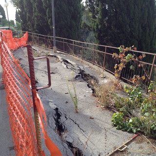 Sanremo: via Vallarino sta franando e ordinanza in arrivo, se i proprietari non interverranno ci penserà il Comune (Foto) Sanremo: via Vallarino sta franando e ordinanza in arrivo, se i proprietari non interverranno ci penserà il Comune (Foto)